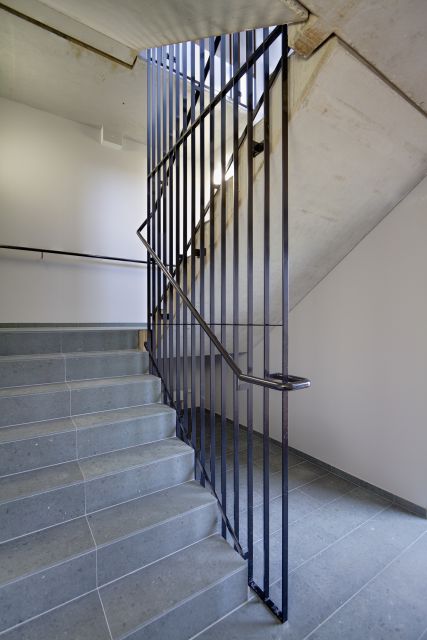 SAF_innen-treppe-gelaender_H